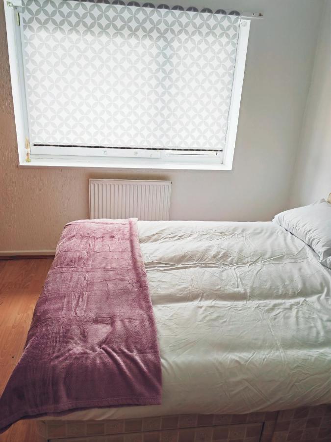 Holiday Home Манчестър Екстериор снимка