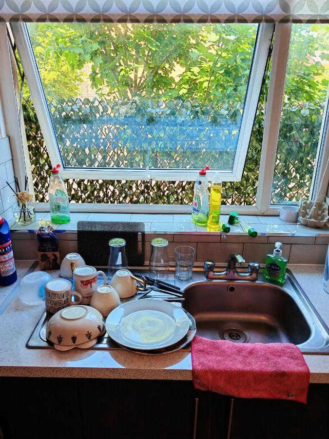 Holiday Home Манчестър Екстериор снимка