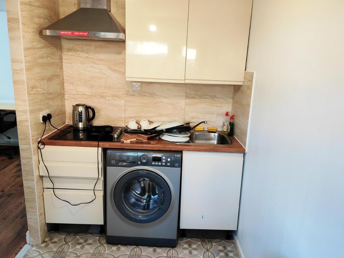 Holiday Home Манчестър Екстериор снимка